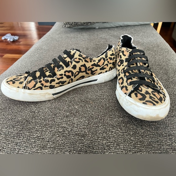 Rocket Dog Sneakers - Picture 2 of 3